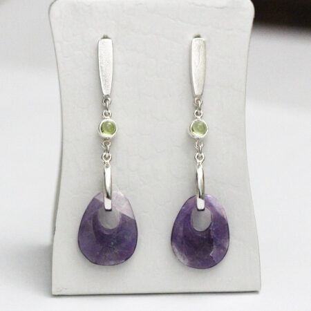 Peridootti-ametisti-korvakorut
