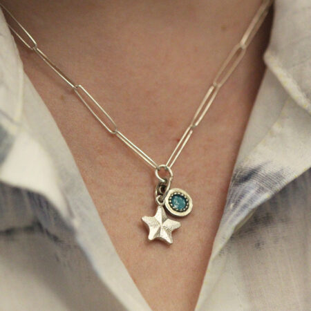 Paperclip-ketju riipuksilla